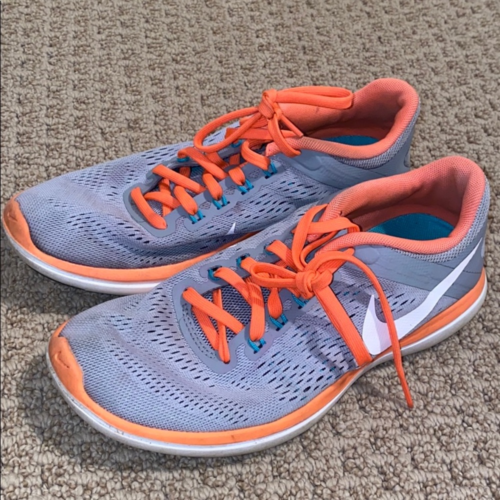 Nike Tennis Shoes
